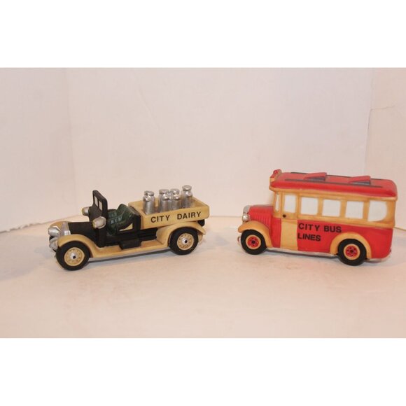 Dept 56 Christmas in the City - Transport, set of 2 - Picture 2 of 4